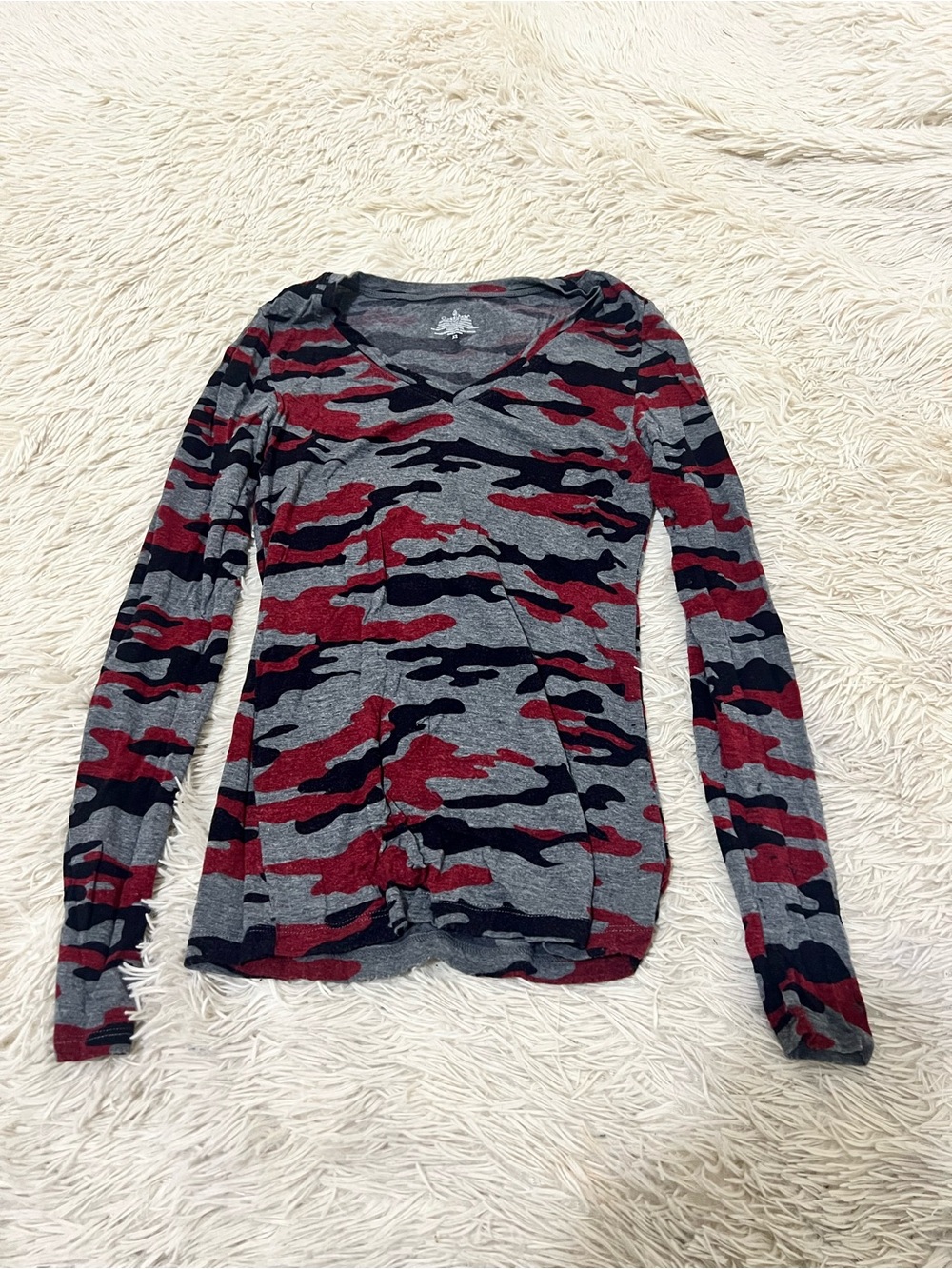 Cuddl Duds Red, Gray & Black Camo V-Neck Long Sleeve Top